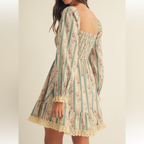 Vintage-Inspired Floral Long Sleeve Dress Lace Trim - Picture 2 of 6